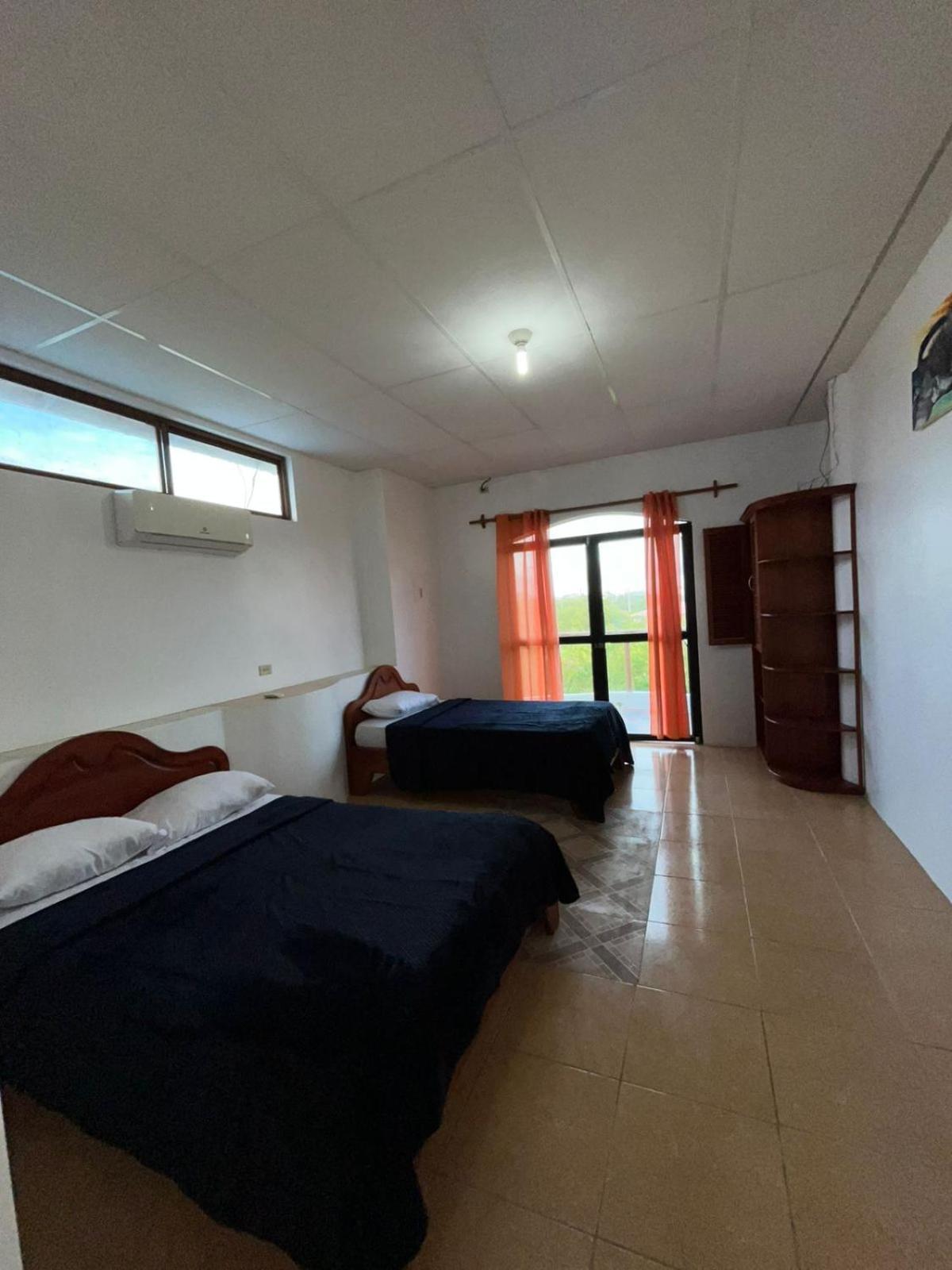 Hostal Neptuno - Poseidon Puerto Villamil Eksteriør bilde