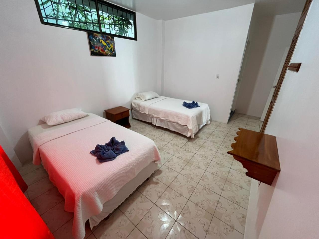 Hostal Neptuno - Poseidon Puerto Villamil Eksteriør bilde