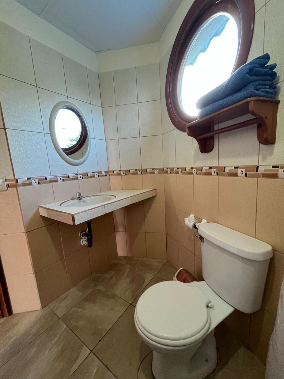 Hostal Neptuno - Poseidon Puerto Villamil Eksteriør bilde