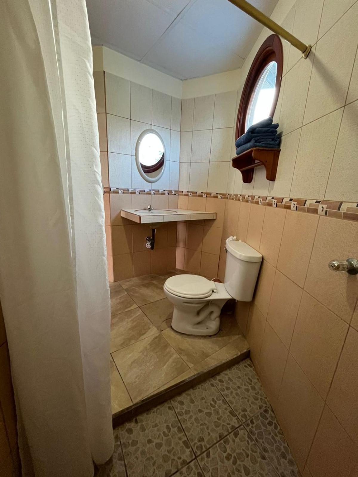 Hostal Neptuno - Poseidon Puerto Villamil Eksteriør bilde