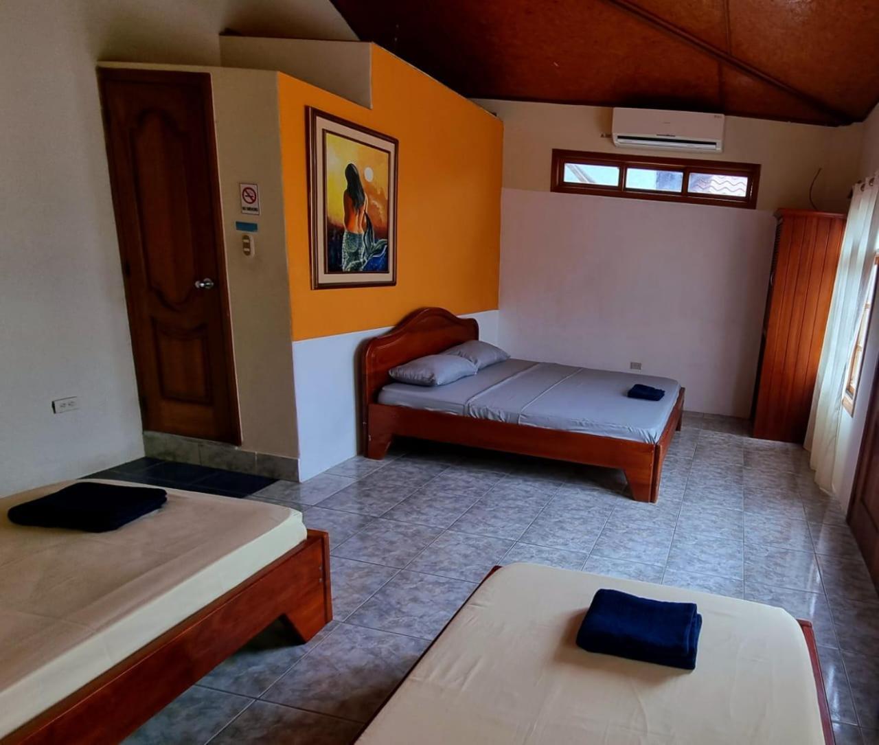 Hostal Neptuno - Poseidon Puerto Villamil Eksteriør bilde