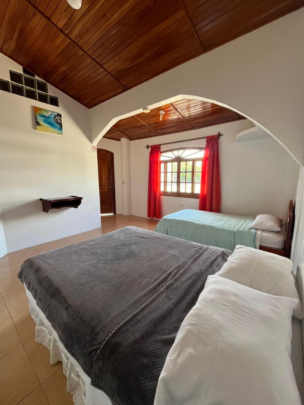 Hostal Neptuno - Poseidon Puerto Villamil Eksteriør bilde